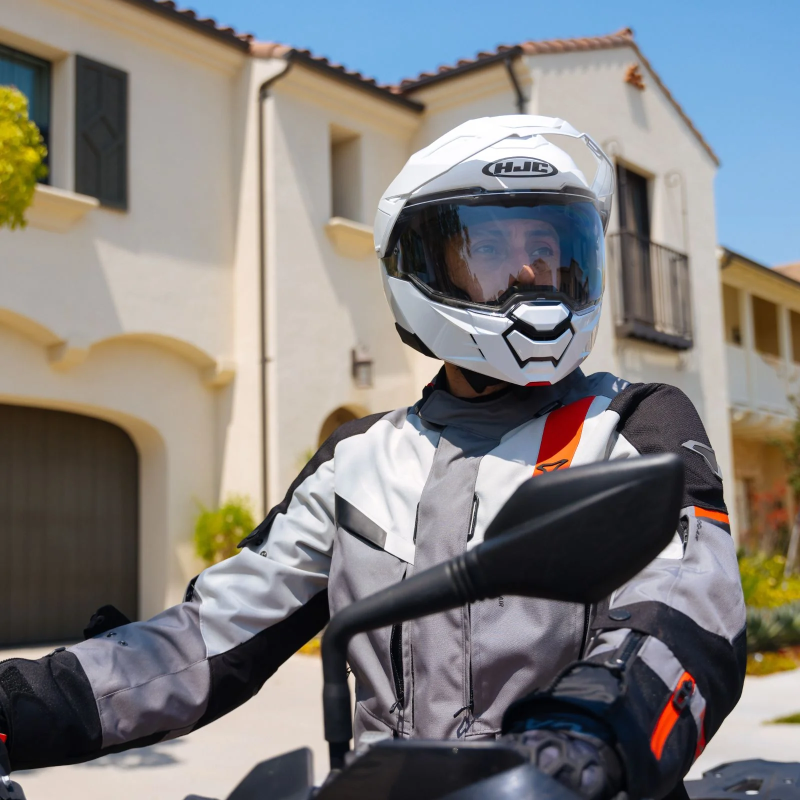 HJC i80 Helmet - Image 12