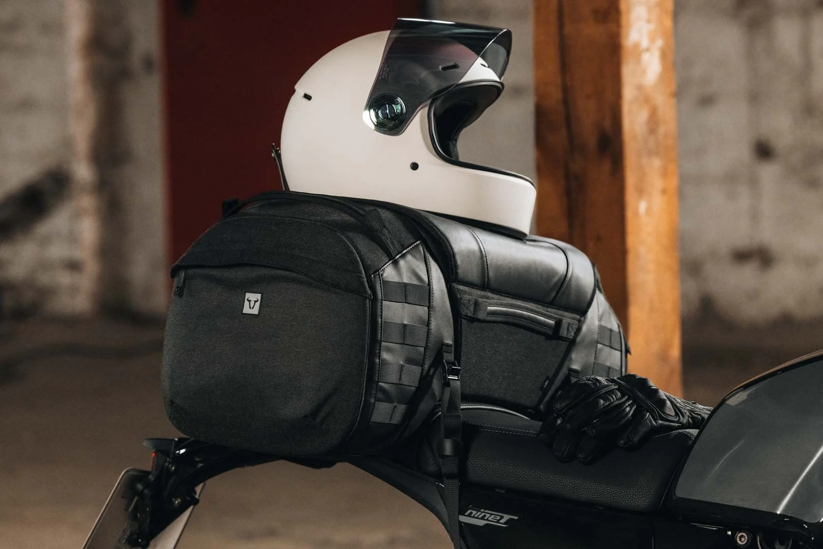 SW-Motech Legend Gear Tail Bag LR5 - Image 2