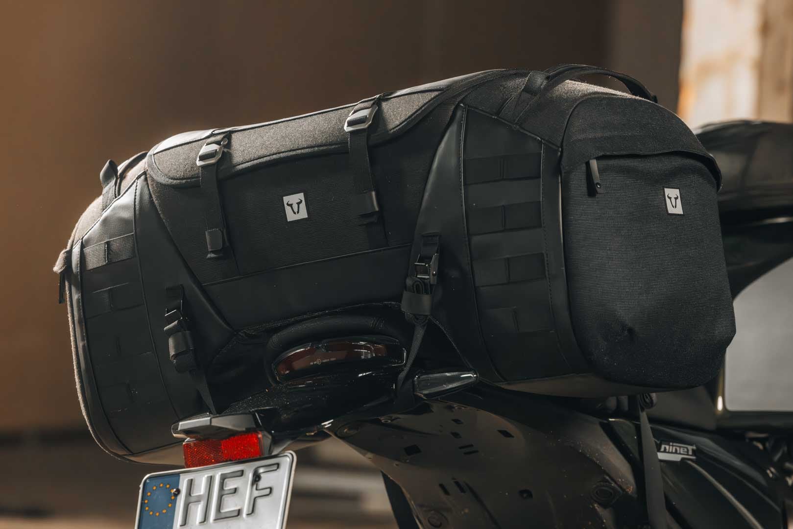 SW-Motech Legend Gear Tail Bag LR5 - Image 3