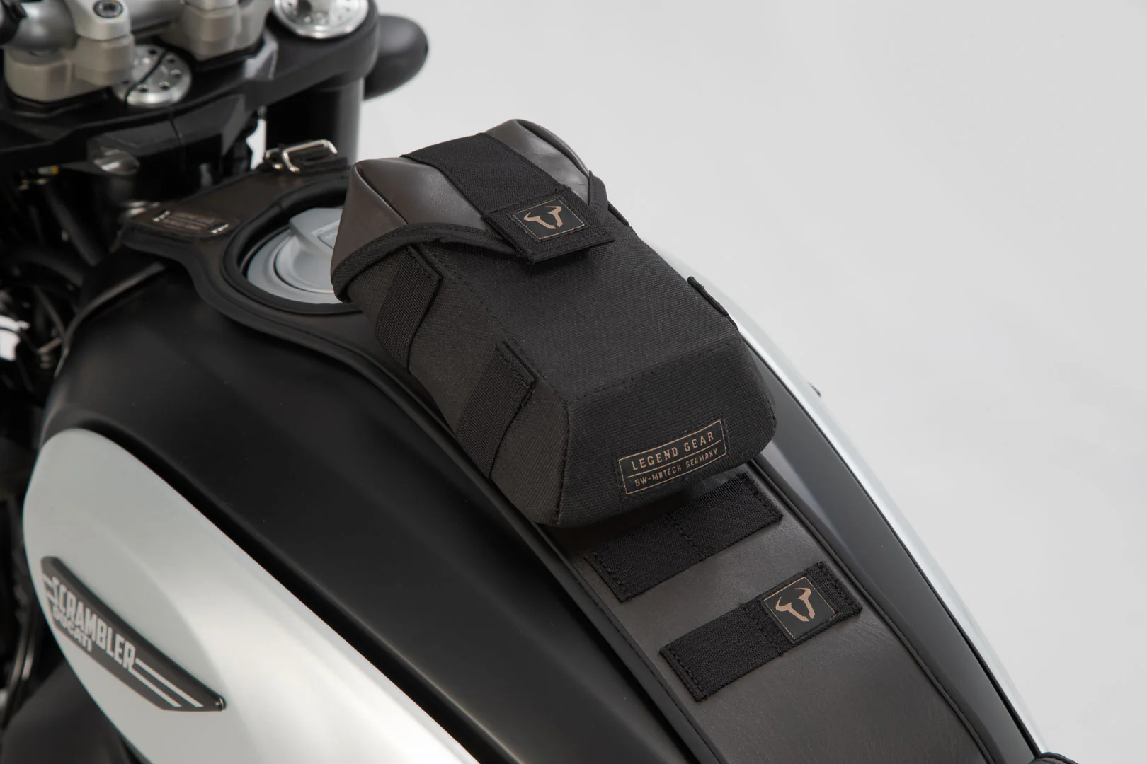 SW-Motech Legend Gear Tank Strap Set for BMW nineT Models (14-) with LA3 Smartphone Bag - Image 3