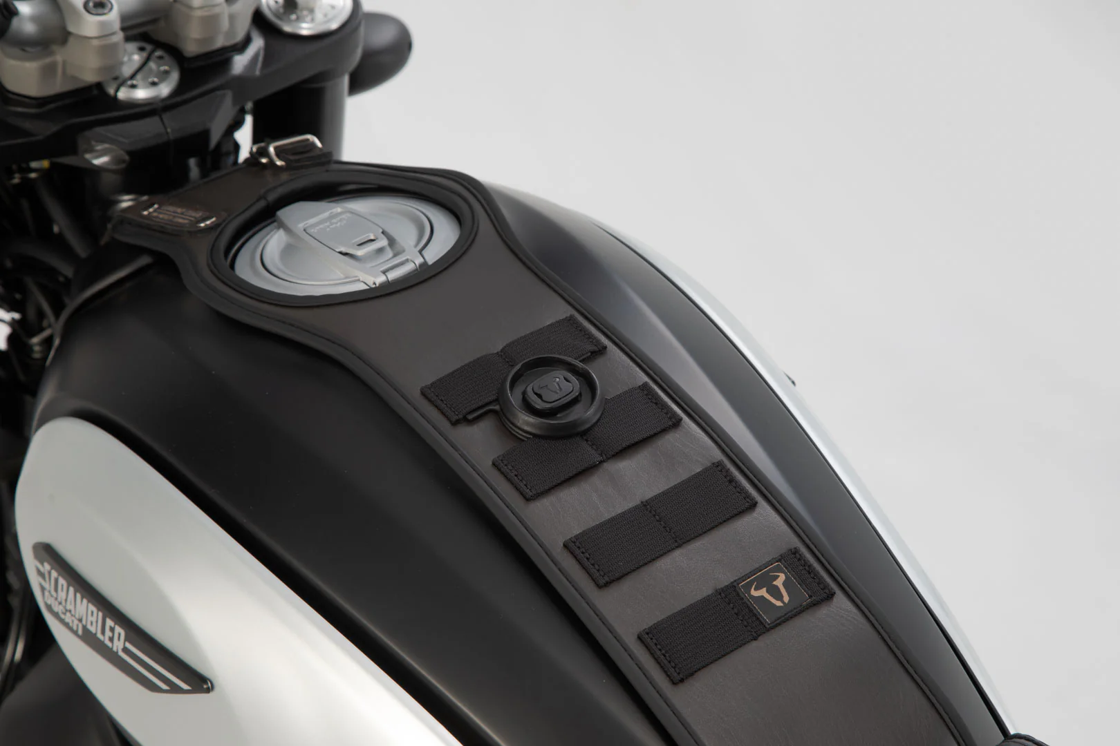 SW-Motech Legend Gear Tank Strap Set for Scrambler Models (14-) with LA3 Smartphone Bag - Image 5