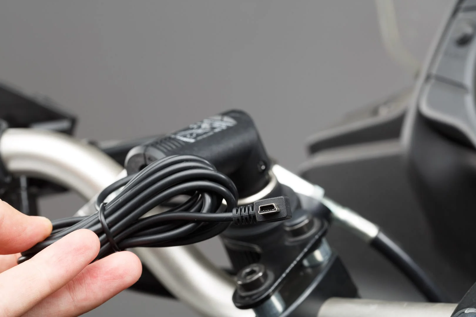 SW-Motech Mini USB charge lead. For 12V DIN and cigarette lighter socket. 2000 Ma - Image 4